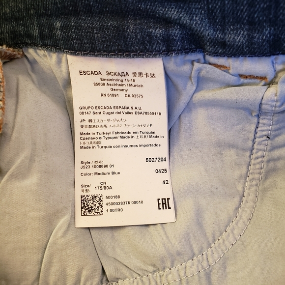 NWT Escada jeans distressed and embelished - Picture 7 of 16